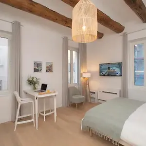 Design Vieux Port Tout Equipe Climatise Marseille