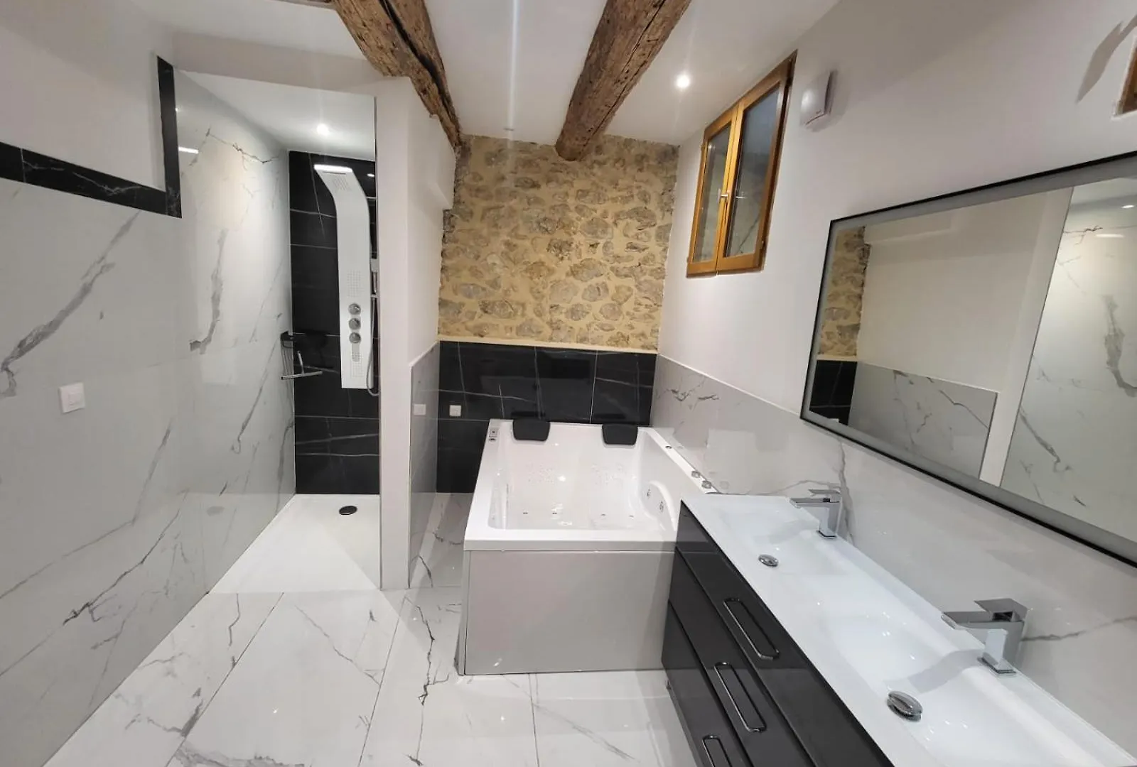 Jacuzzi, Plage, Vieux Port Marseille Apartment